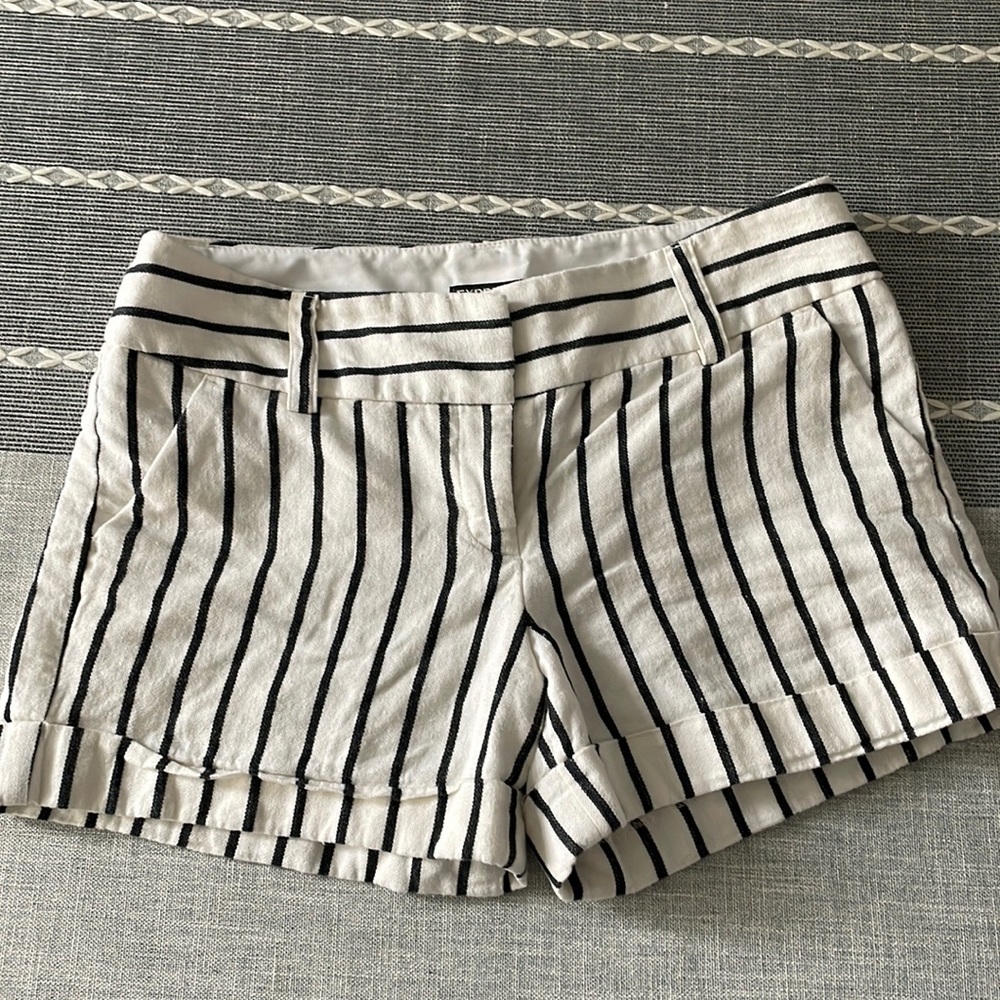 Express MIDI linen shorts